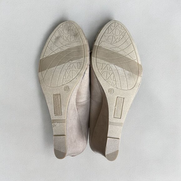 Wedge Heels 9.5 Beige Faux Suede Comfort Insoles Dexflex Business Casual READ - Picture 5 of 6
